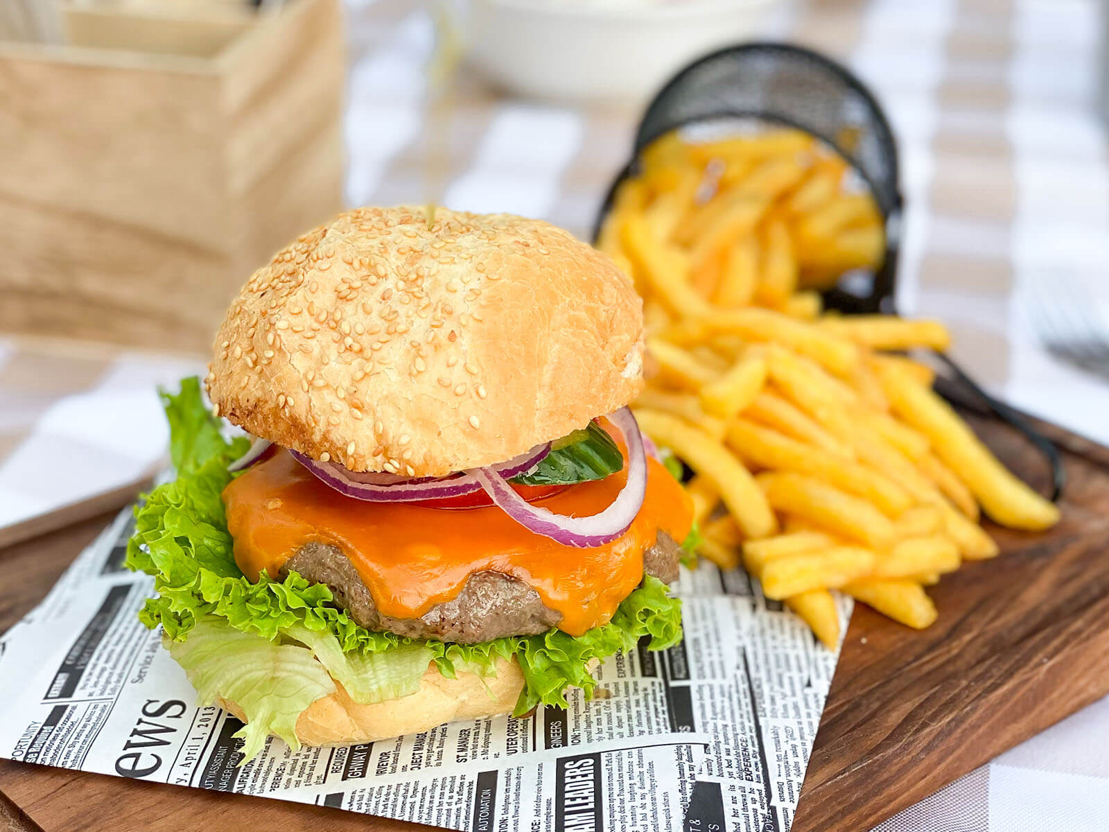 etno_restaurant_gerichte_cheeseburger