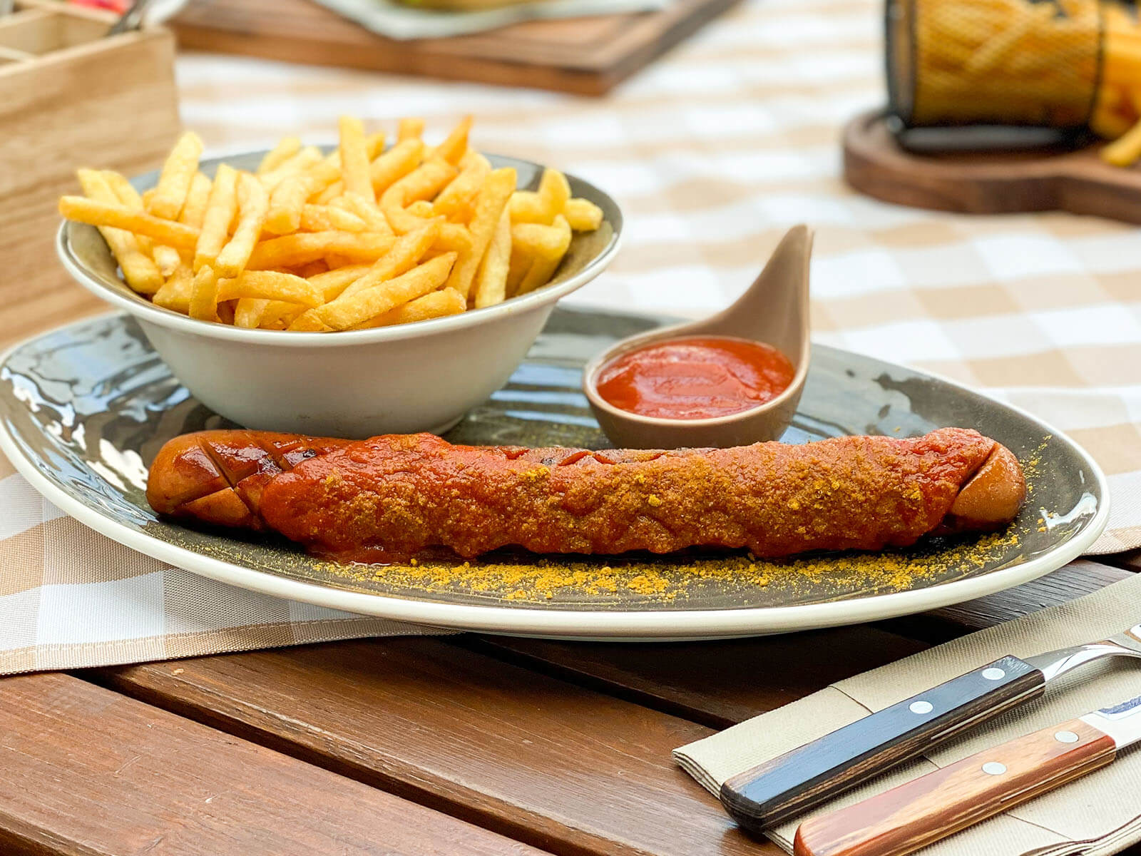 etno_restaurant_gerichte_currywurst